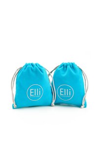 To små turkise snøreposer lavet af blødt stof, med en hvid cirkulær logo med teksten "Elli" og "by Julie & Grace".