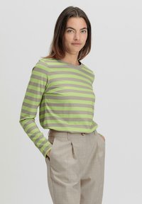 hessnatur Langarmshirt - sand