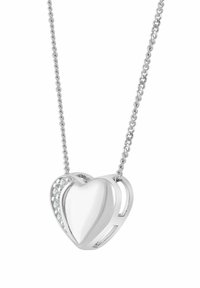 Collana con ciondolo a forma di cuore in argento, con finitura lucida e design traforato, caratterizzata da un lato impreziosito da piccole pietre su una catena.