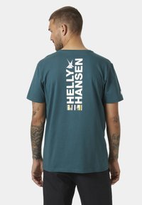 Helly Hansen SHORELINE  - Camiseta estampada - dark creek