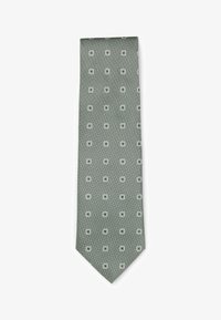 Selezionato, open green thirtythree