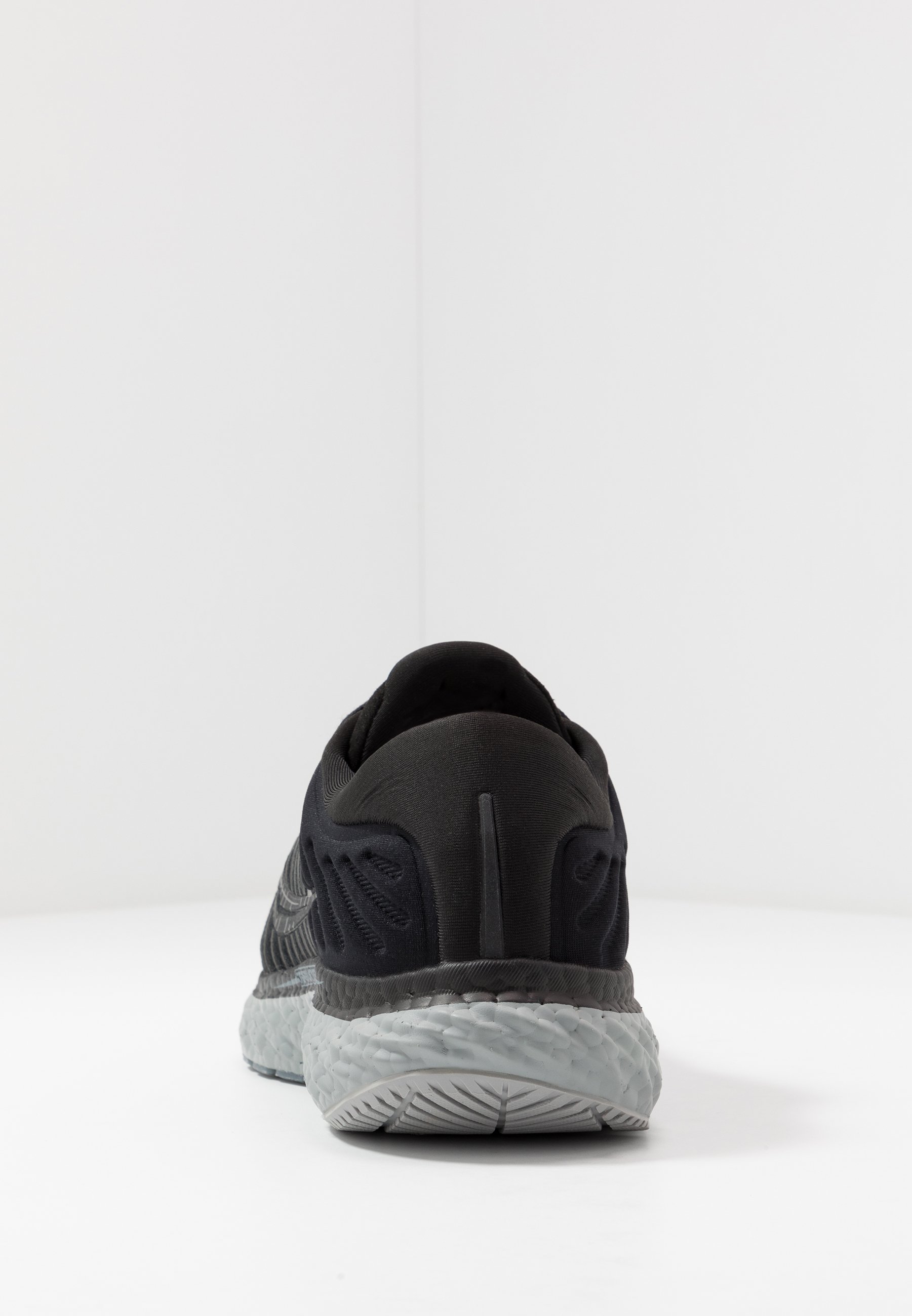 Saucony TRIUMPH 17 - Nøytrale løpesko - blackout Saucony TRIUMPH 17 - Nøytrale løpesko - blackout