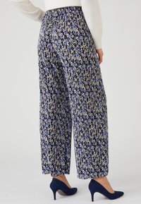 Damart ÈME PLISSÉE - Broek - Blue Floral