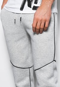 Ombre JOGGERS OM-PASK - Jogginghose - grey