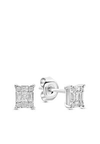 Vierkant geslepen diamanten studs in witgoud. Bevat vier smaragdgeslepen diamanten en kleine ronde accenten voor extra sprankeling.