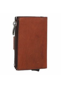 Portafoglio in pelle marrone con una finitura testurizzata, dotato di un chiusura con zip e di una forma rettangolare compatta. Include un accento metallico.
