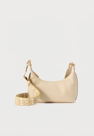 Sac à bandoulière en cuir beige avec des ferrures dorées et une large sangle en tissu présentant un motif géométrique crème et beige.