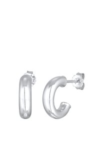 Øreringe i sterling sølv med et glat, buet design. Den ene ørering har en tubular form, mens den anden danner et "C."