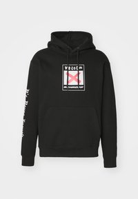 Sudadera negra de mezcla de algodón, que presenta un bolsillo frontal tipo canguro, capucha ajustable con cordón y un gráfico del logotipo en el pecho y la manga.