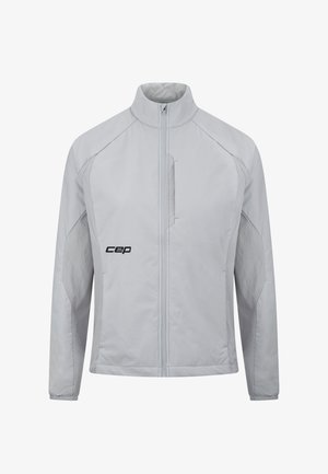 Hellgraue Jacke mit hohem Kragen und Reißverschluss. Mit schwarzem Logo auf der unteren linken Seite. Glatte Textur, minimalistisches Design und taillierte Passform.