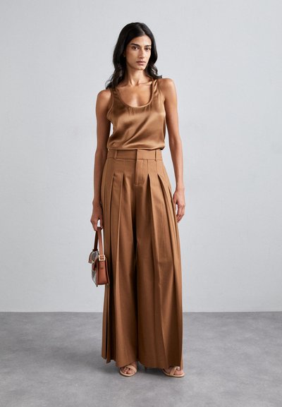 Alice + Olivia SIMON WIDE LEG TROUSER - Kalhoty - camel