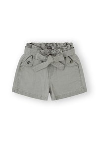 Pantalones cortos de tela gris con una cinturilla ancha y un lazo ajustable, que presentan dos bolsillos frontales con detalles de botón y una textura suave.