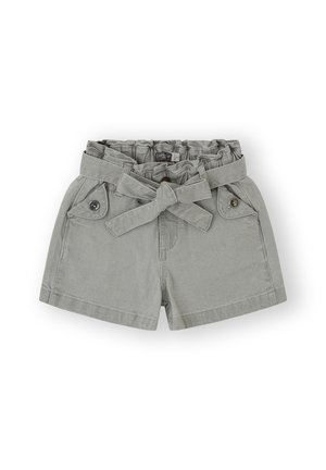 Pantalones cortos de tela gris con una cinturilla ancha y un lazo ajustable, que presentan dos bolsillos frontales con detalles de botón y una textura suave.