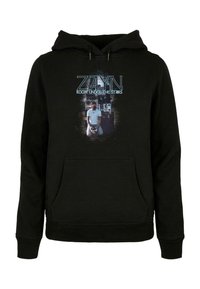 Felpa nera con cappuccio, tasca frontale, cordini e grafica stampata di una persona con il testo "ZAYN ROOM UNDER THE STAIRS."