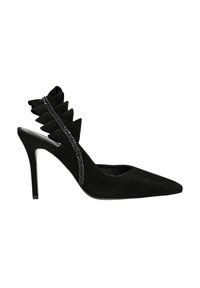 Scarpe con tacco alto in suede nero, con punta affusolata, caratterizzate da una fascia posteriore arricciata e un accento di perline lungo il lato.