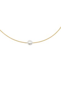 Collier en fil doré avec une seule perle blanche au centre. Le fil est lisse et fin, créant un design minimaliste.