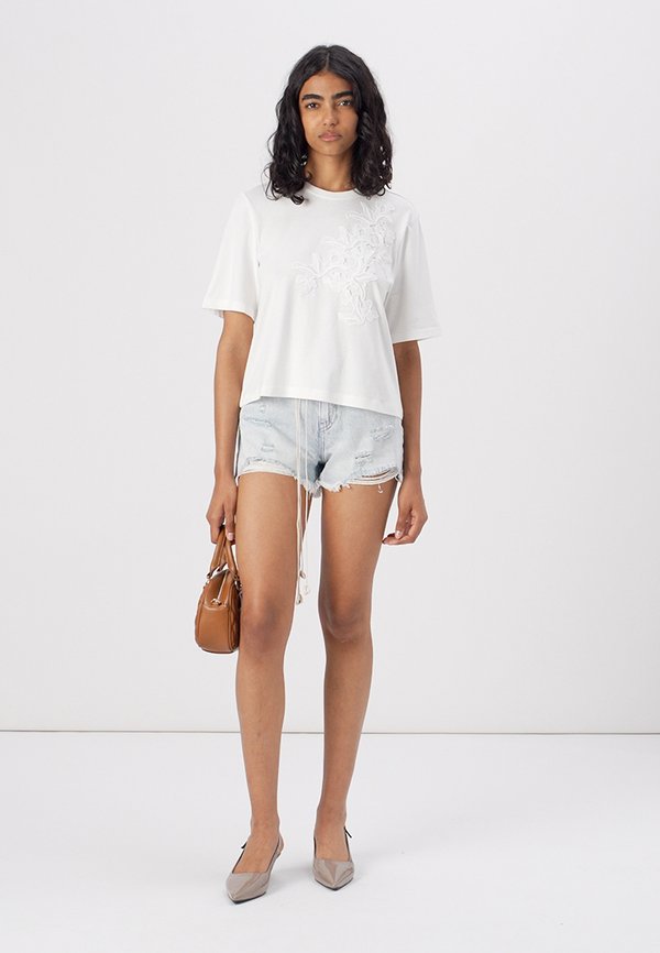 ONLJESSA LIFE SHORT BOX - Basic T-shirt - cloud dancer2