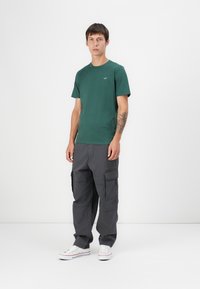 Hollister Co. ICON CREW - T-shirt básica - green