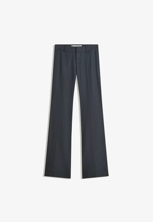 Pantaloni drepti gri închis cu dungi, având o textură netedă și un tiv. Fără elemente de fixare sau accente vizibile.