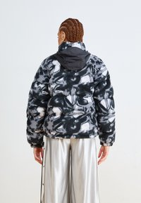 The North Face POLAR NUPTSE JACKET - Dūnu jaka - black