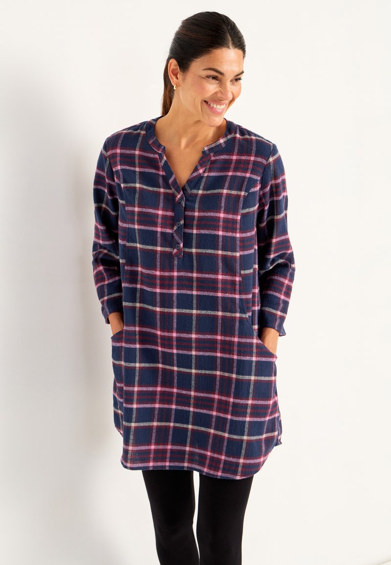 Flanellen tuniek in marineblauw met een roze en grijze ruitpatroon, voorzien van een henley-halslijn, lange mouwen en zijzakken.
