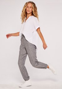 Apricot VNECK  - Camicetta - white