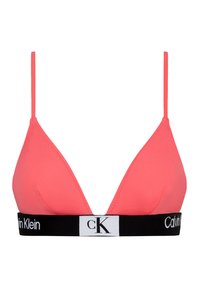 Ružičasti trokutasti bralet napravljen od mekog materijala sa tankim podesivim trakama i crnim elastičnim pojasom s logotipom u bijeloj boji.