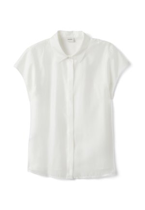 Blusa blanca de manga corta con botones y cuello puntiagudo, confeccionada en una tela ligera y semitransparente, presentada sobre un fondo blanco.