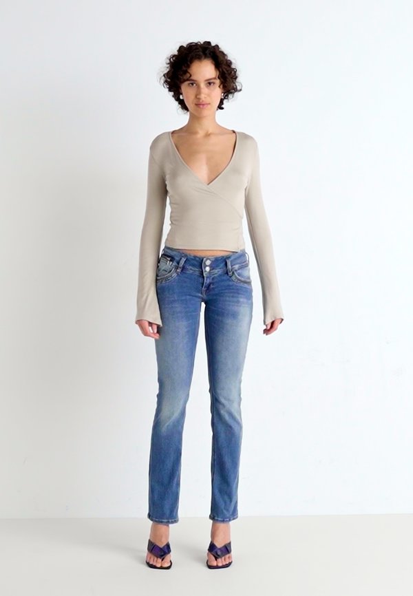 LOW RISE  - Slim fit jeans - skyfow wash2