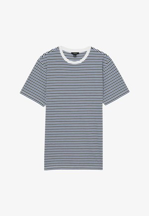 Csíkos póló rövid ujjakkal, tengerészkék, fehér és világoskék vízszintes csíkokkal. Kerek nyakkivágás, fehér díszítéssel.