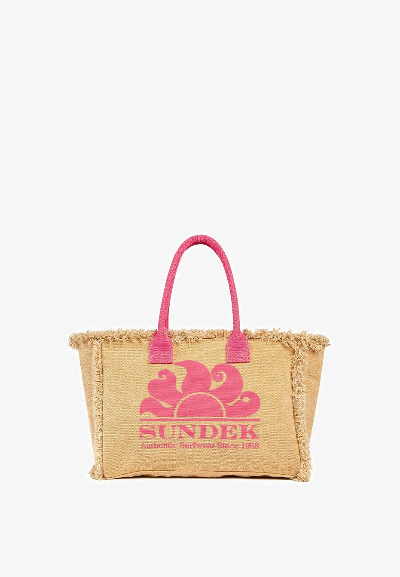 Bolsa de playa de fibra natural con borde de flecos. Asa rosa y gráfico decorativo con un diseño de sol rosa. De tamaño considerable y texturizada.