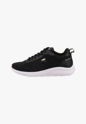 Schwarze Sportschuhe mit einem Mesh-Obermaterial, weißer Sohle und strukturierten Details. Verfügt über Schnürsenkel und ein kleines Logo an der Seite.