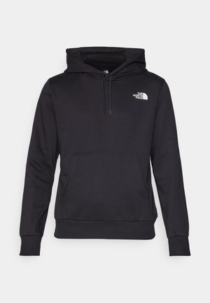 Sort hoodie lavet af blødt stof, med en front kangaroo lomme, snøre hætte og hvidt logo på brystet.