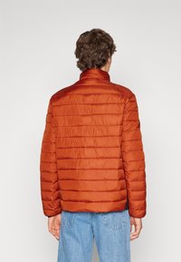 Calvin Klein SIDE LOGO JACKET - Välikausitakki - terracotta rust