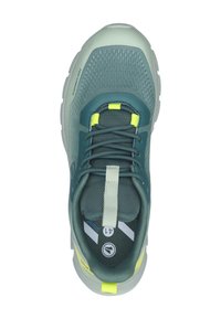 Grüner und grauer Sportschuh mit mesh-Obermaterial, Gummisohle, neongelben Akzenten und verstärkter Zehenkappe. Größenetikett innen sichtbar.