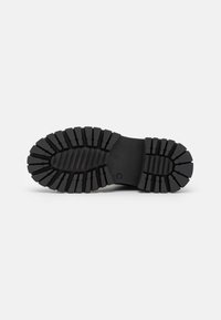 Peter Kaiser Stivali con plateau - black
