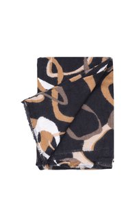 Sciarpa morbida con un motivo astratto nei toni del navy scuro, beige e crema. Il materiale è leggero, con bordi sfrangiati e forma rettangolare.