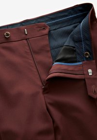 Next MOTIONFLEX - Pantalon - brick red