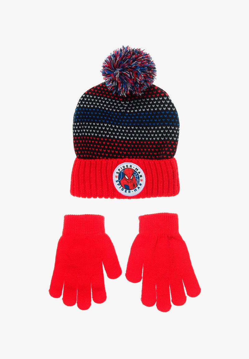 Bonnet tricoté noir, rouge et bleu avec un pompon et un écusson Spider-Man blanc. Comprend des gants rouges assortis avec des poignets en tricot.