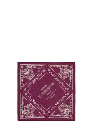 Dunkelviolettes Bandana mit weißen Paisley-Mustern und Text in der Mitte mit dem Schriftzug "Founded in Stockholm Authentic Scandinavian design brand."