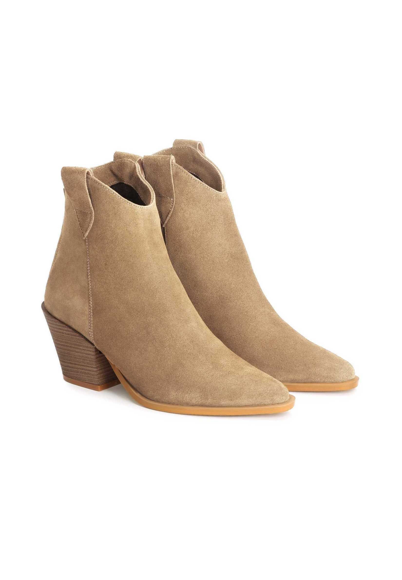 ankle boots light brown