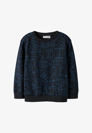 Sort sweatshirt med blåt grafisk mønster, der viser forskellige skate- og sportsudstyr. Rund hals samt ribkant ved ærmegab og nederst. Materiale af bomuldsblanding.
