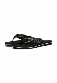 Infradito nere con una fascia testurizzata caratterizzata dalla scritta "TOMMY HILFIGER" e una linea bianca lungo la suola. Design della soletta liscia.