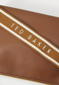 Ted Baker ESILLE - Borsa a tracolla - brown