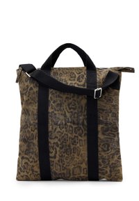 Borsa tote in stampa leopardata realizzata in tessuto con manici neri. Il design presenta una chiusura con zip e doppie maniglie per il trasporto.