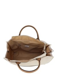 Canvas-Umhängetasche mit hellbraunen Ledergriffen. Das Innere bietet ein geräumiges Fach und eine Reißverschluss-Tasche. Farbschema: Creme und Beige.