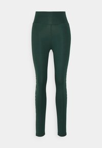 Mörkgröna högmidjade långbyxor i legginsformat med subtil ljus text som löper vertikalt längs utsidan av båda benen.