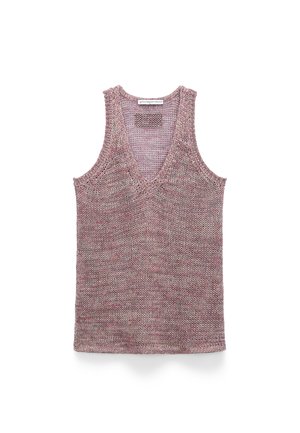 Ärmelloses Strick-Top aus gemischtem rosa und grauem Garn mit tiefem V-Ausschnitt und strukturiertem Muster, flach auf einem weißen Hintergrund liegend.