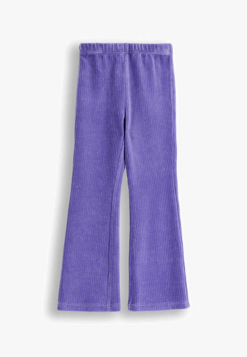 Fioletowe spodnie z kordurojowej tkaniny w fasonie z rozszerzanymi nogawkami, z rypsowaną teksturą oraz elastycznym pasem dla większego komfortu.