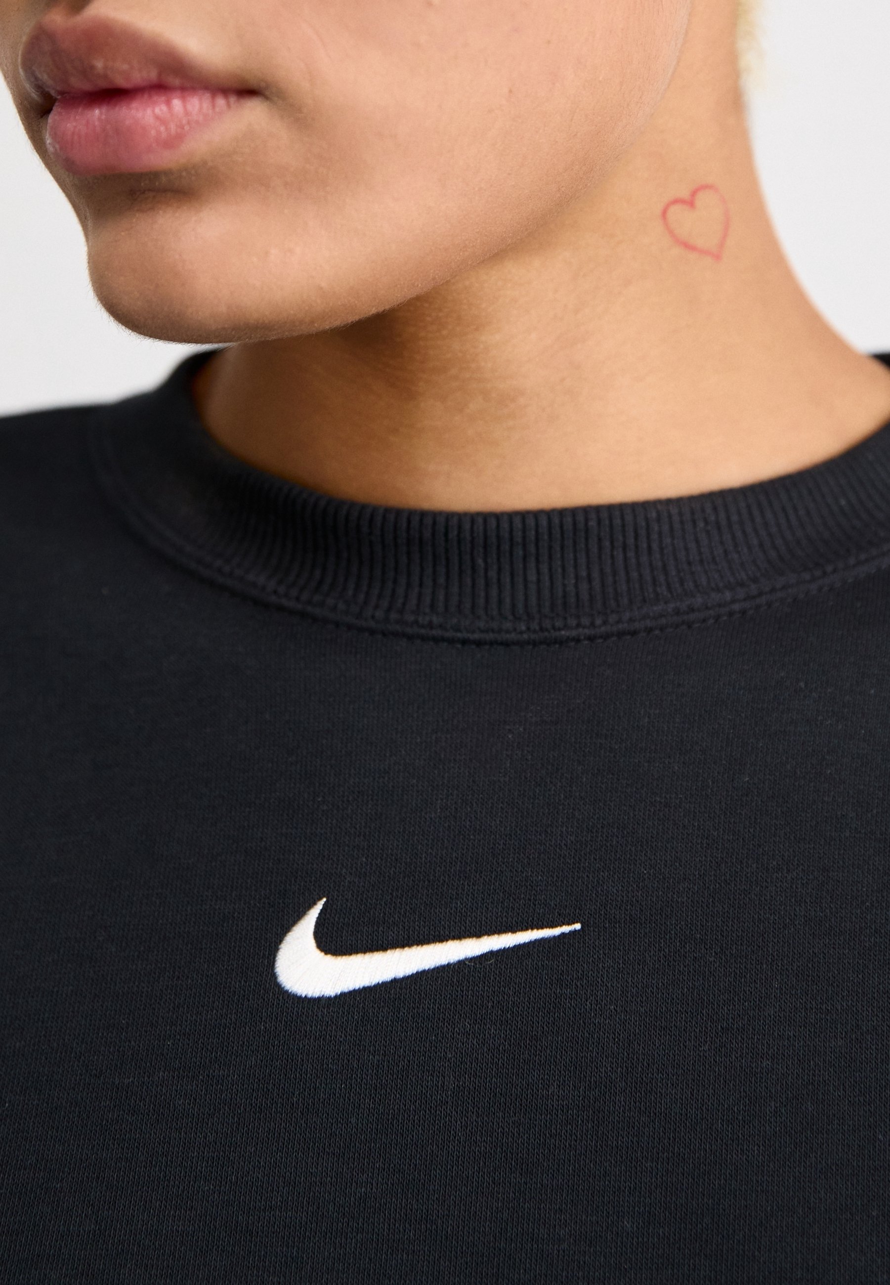 nike lip sweatshirt